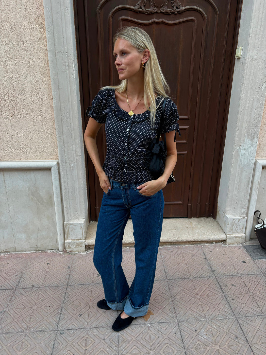 Ines Blouse - Zwart met Witte Stippen (Korte Mouwen)